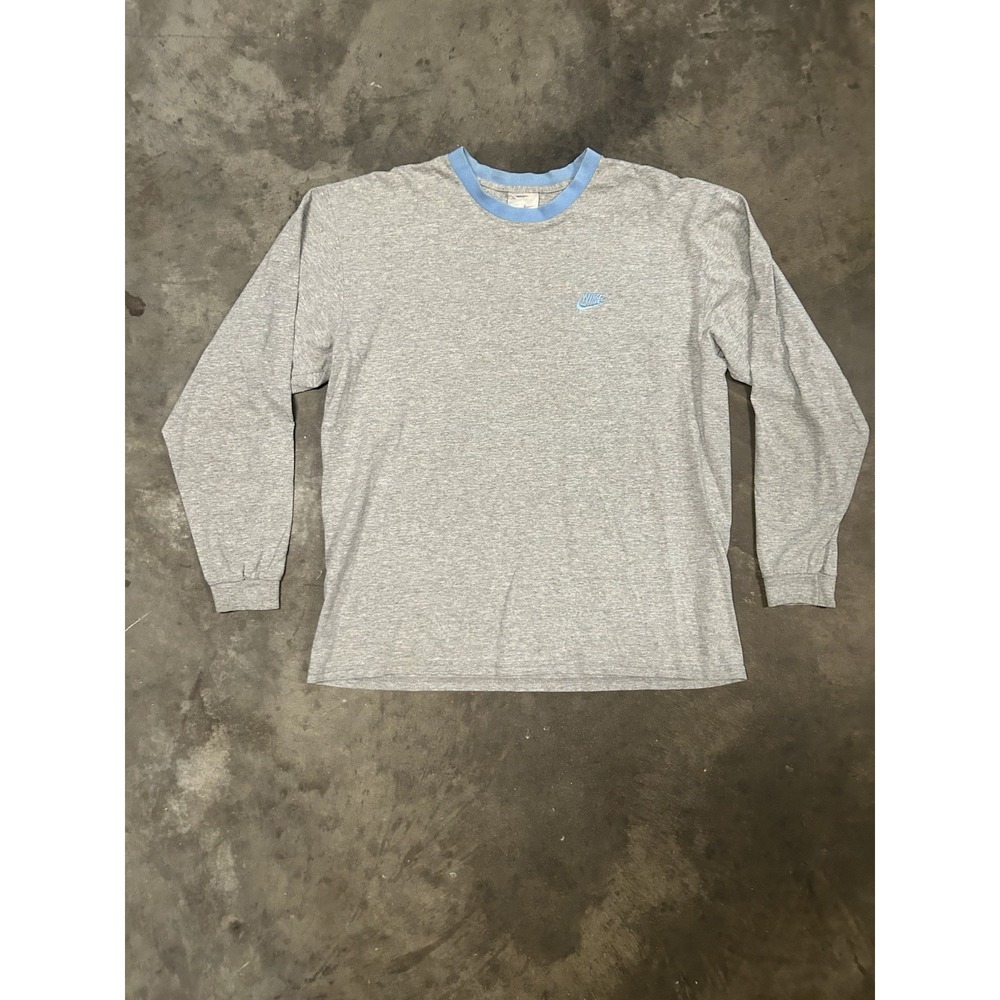 Y2K NIKE light blue accent long sleeve. Size‎ L on the 2000s NIKE tag.